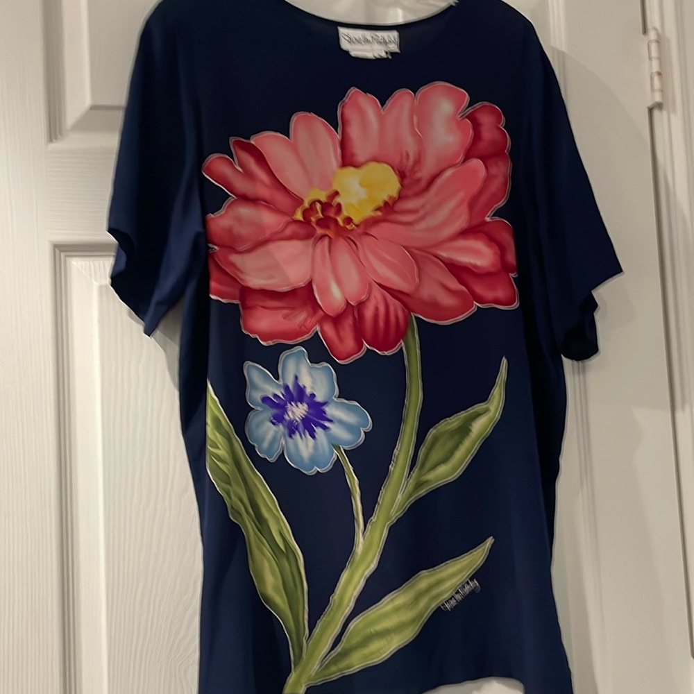 Diane Von Furstenberg EUC Beautiful Silk Floral Blouse Size Large no flaws